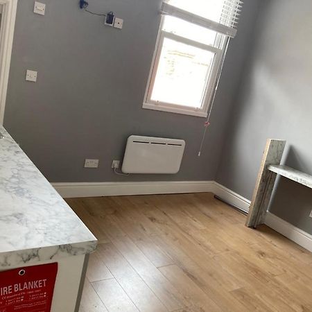 لندن 112 Gleneagle Road Rooms المظهر الخارجي الصورة